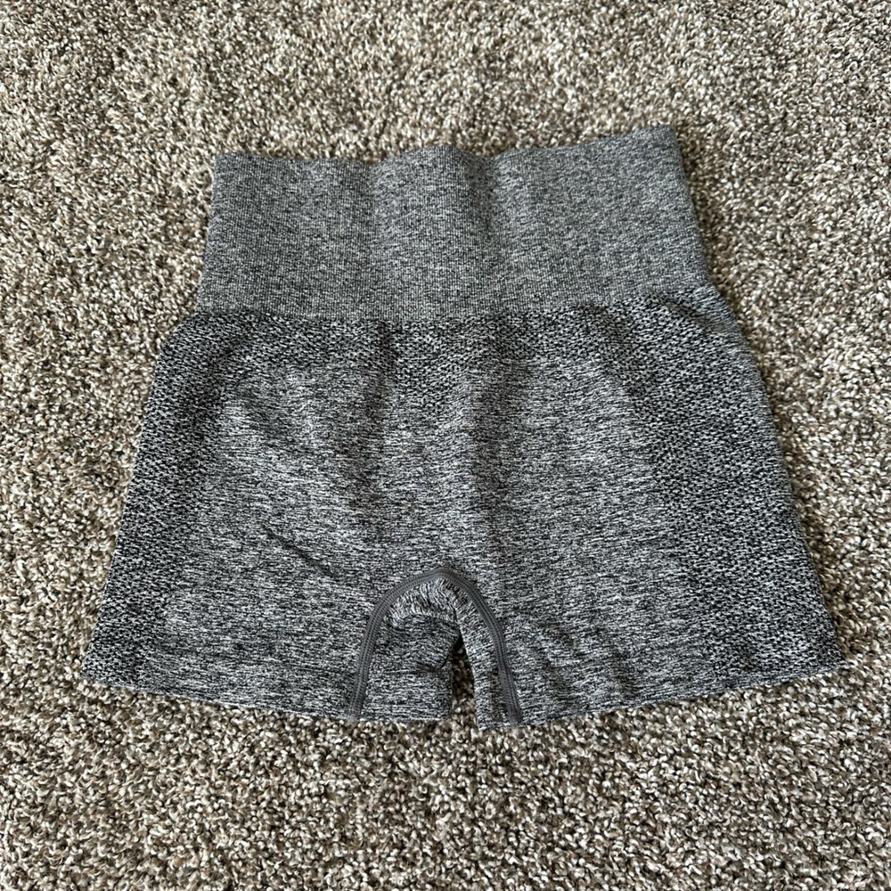 Seamless gray shorts, booty contouring detail